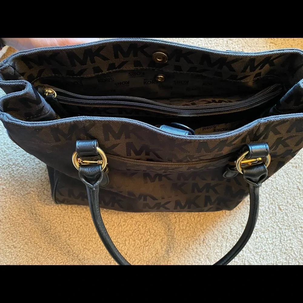 Michael Kors Shoulder Bag - Picture 4 of 4